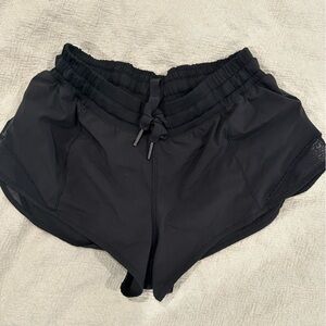 LULULEMON LOW RISE LINED RUNNING SHORT